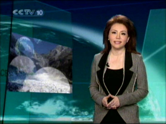 方静“间谍门”后复出亮相央视十套做主持